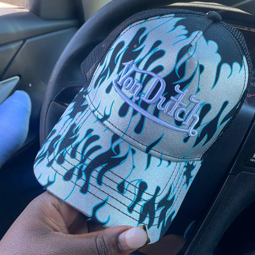 Von Dutch hat